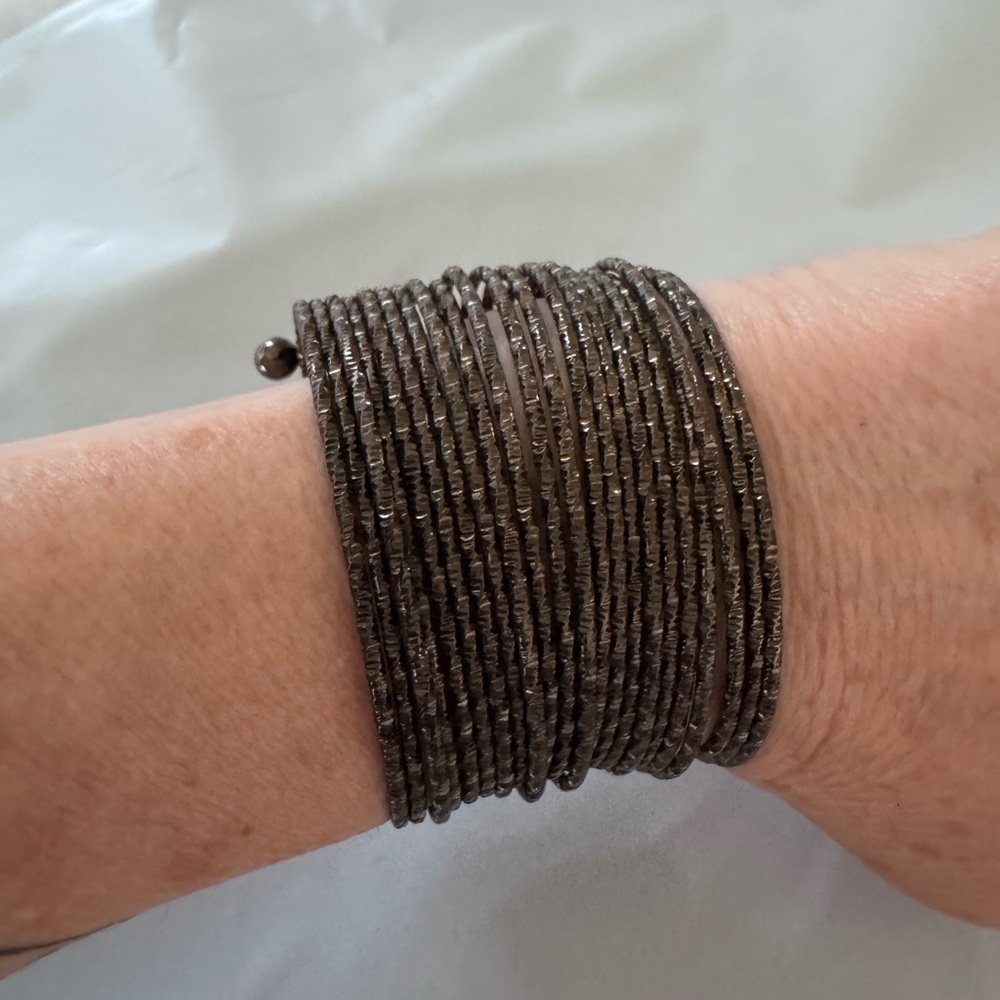 Express black metal bangle cuff - Picture 5 of 5